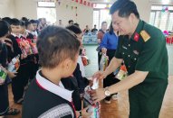 Đắk Lắk: Mang Tết Trung thu ấm áp đến học sinh trường dân tộc nội trú Krông Búk